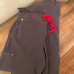 Figs scrub set in grey